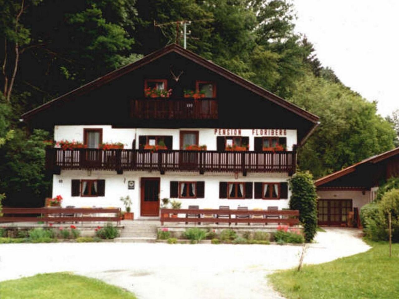 Floriberg Pensión *